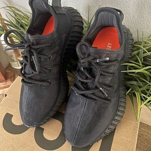 ❌SOLD❌yeezy sneakers